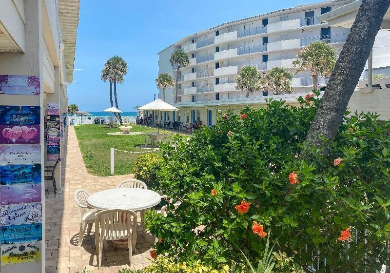 מוטל Ocean Court Beachfront