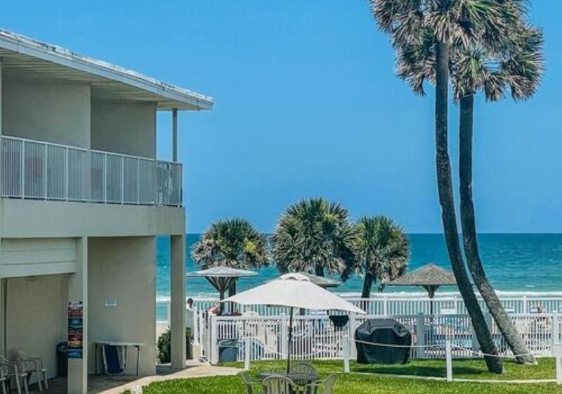 فندق على الطريق Ocean Court Beachfront