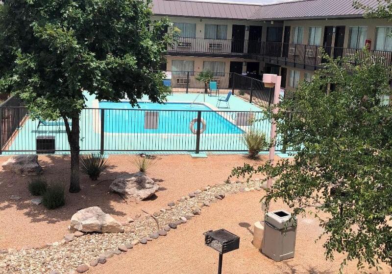 モーテル Howard Johnson By Wyndham Odessa Tx