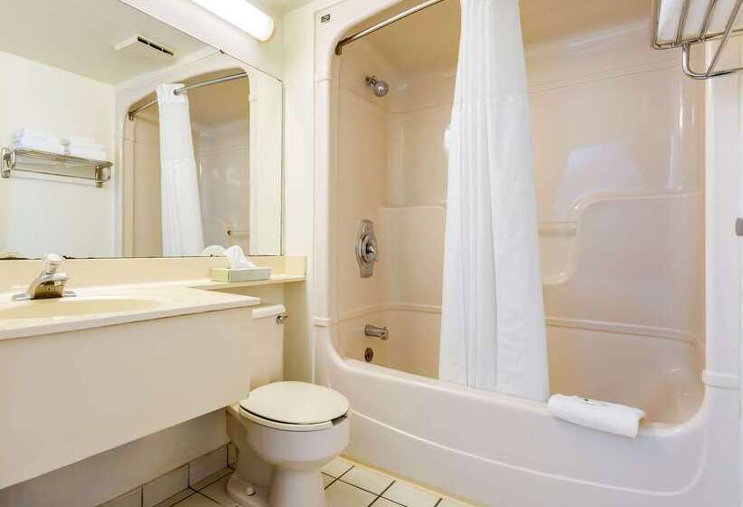 فندق على الطريق Quality Inn Falconer  Jamestown