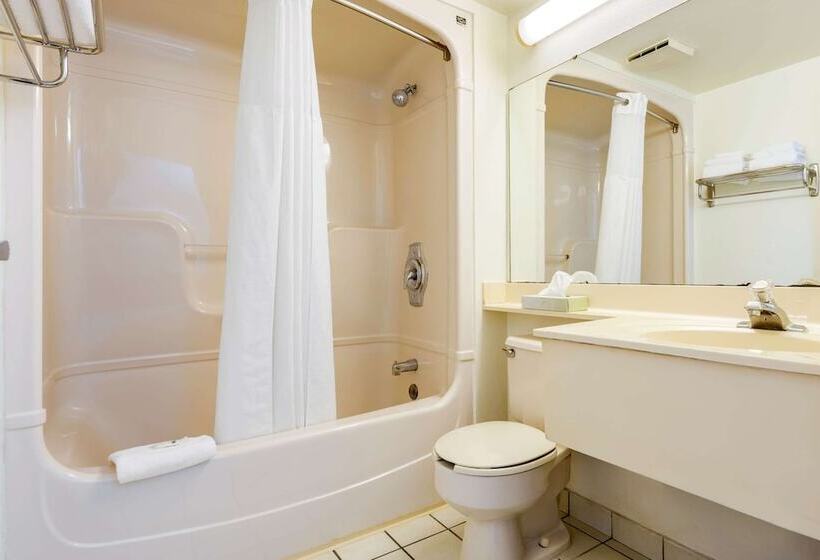 فندق على الطريق Quality Inn Falconer  Jamestown
