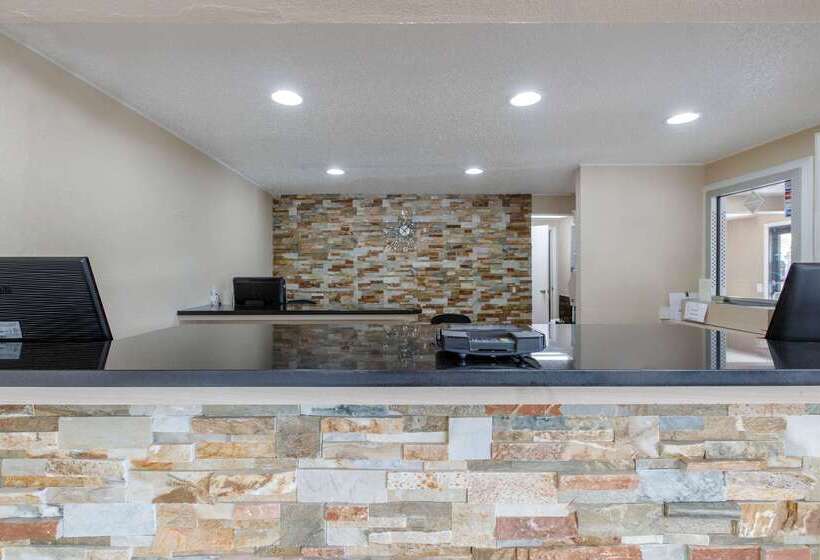 فندق على الطريق Rodeway Inn Auburn Hills   Detroit