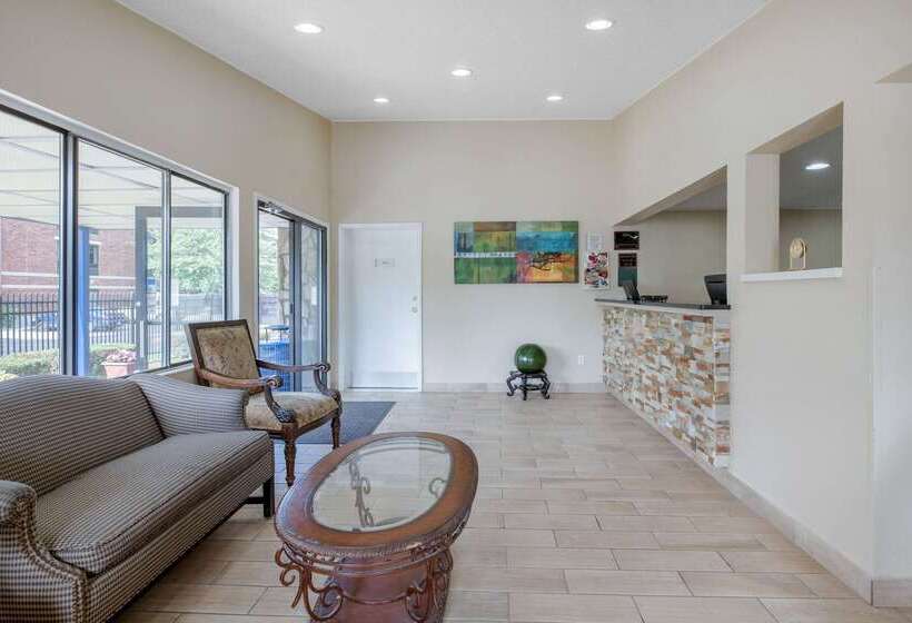 מוטל Rodeway Inn Auburn Hills   Detroit