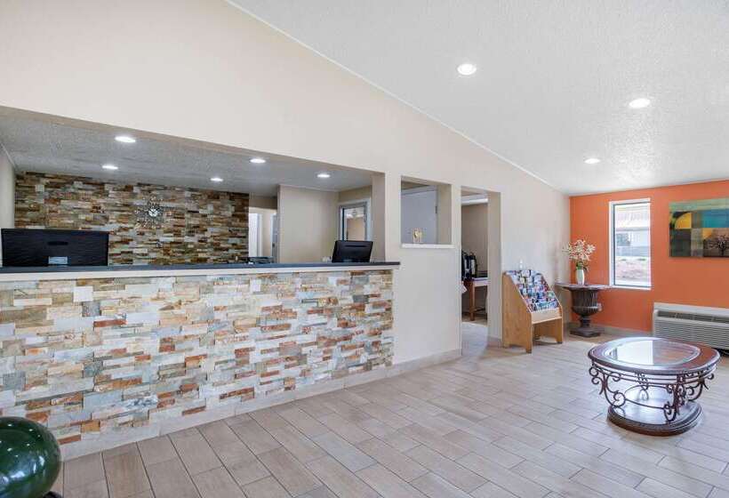 فندق على الطريق Rodeway Inn Auburn Hills   Detroit