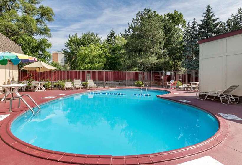 فندق على الطريق Rodeway Inn Auburn Hills   Detroit