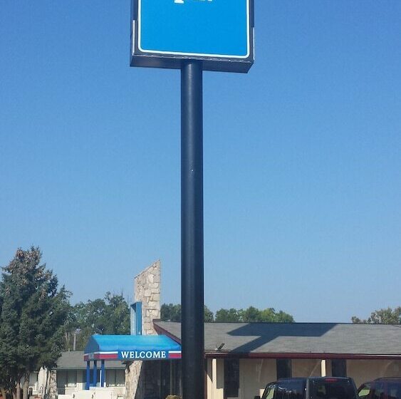 فندق على الطريق Rodeway Inn Auburn Hills   Detroit