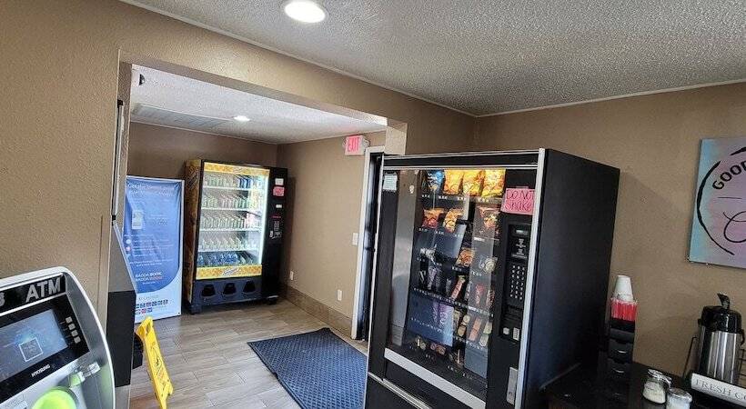 فندق على الطريق Rodeway Inn Auburn Hills   Detroit