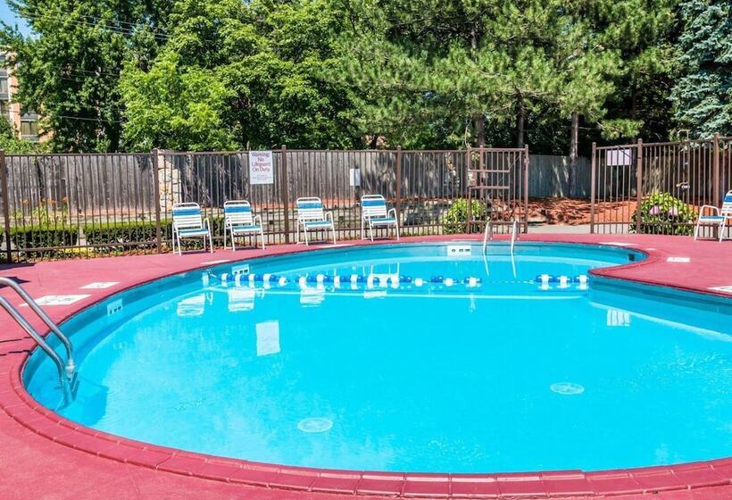 فندق على الطريق Rodeway Inn Auburn Hills   Detroit