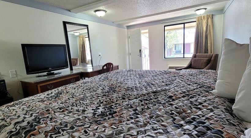 فندق على الطريق Rodeway Inn Auburn Hills   Detroit