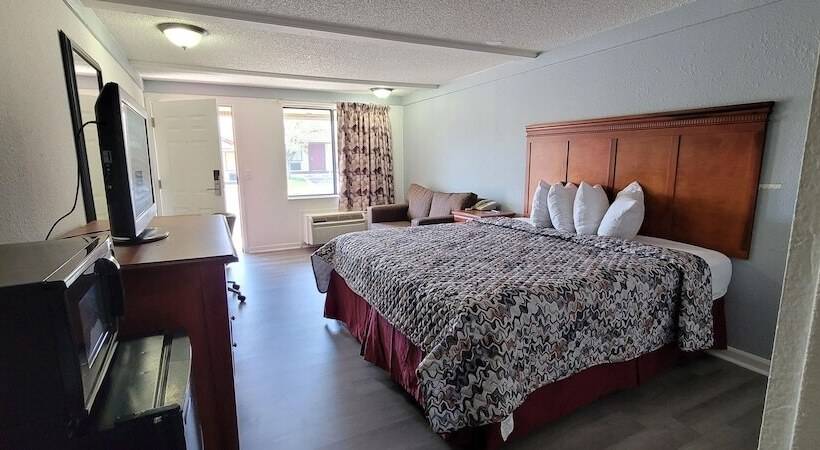 فندق على الطريق Rodeway Inn Auburn Hills   Detroit