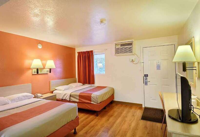 فندق على الطريق Travelodge By Wyndham Brattleboro Vt