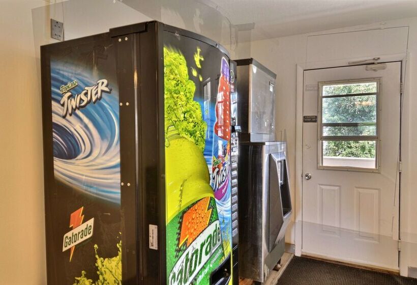 فندق على الطريق Travelodge By Wyndham Brattleboro Vt