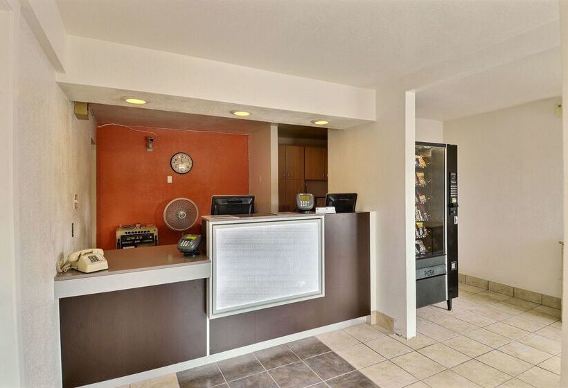 فندق على الطريق Travelodge By Wyndham Brattleboro Vt