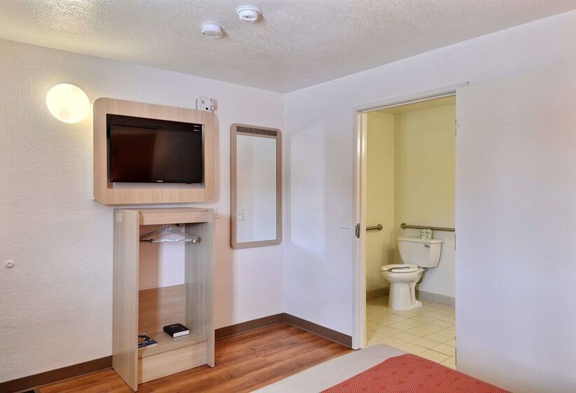 فندق على الطريق Travelodge By Wyndham Brattleboro Vt