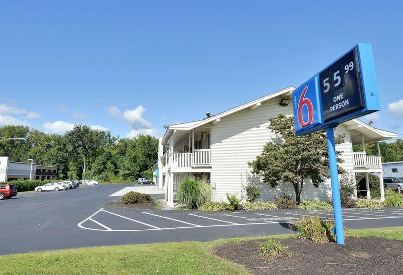 فندق على الطريق Travelodge By Wyndham Brattleboro Vt
