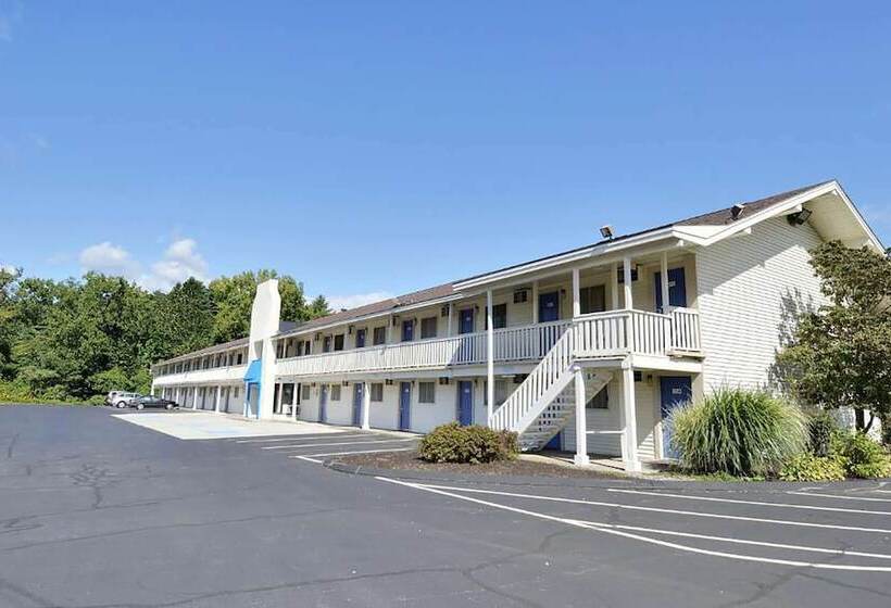 فندق على الطريق Travelodge By Wyndham Brattleboro Vt