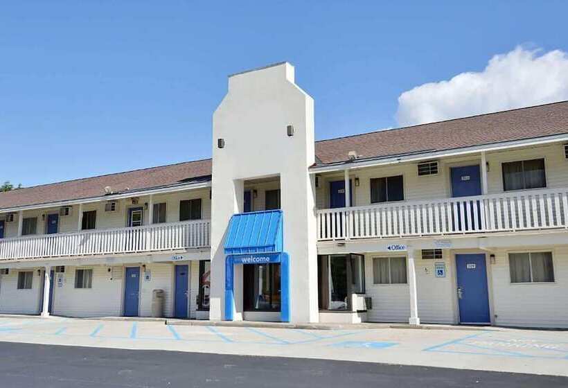 فندق على الطريق Travelodge By Wyndham Brattleboro Vt