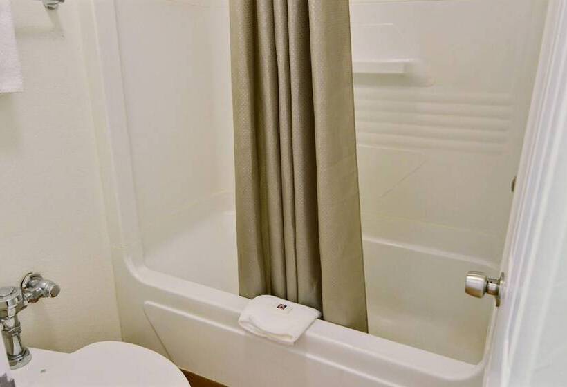 فندق على الطريق Travelodge By Wyndham Brattleboro Vt