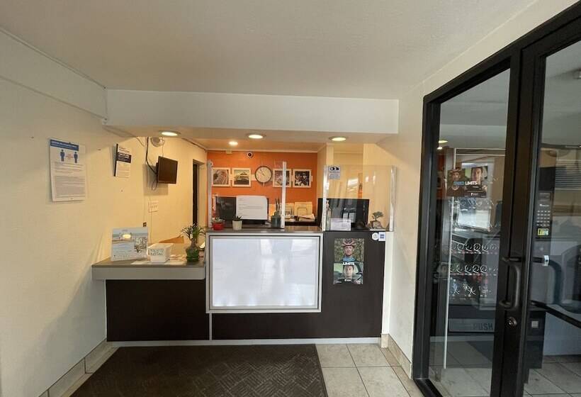 فندق على الطريق Travelodge By Wyndham Brattleboro Vt