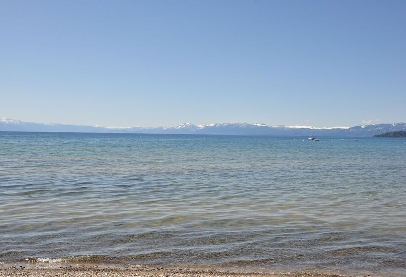 Mourelatos Lakeshore Resort