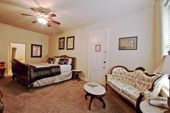 New Orleans Hotel Eureka Springs