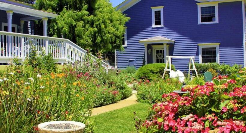 Olallieberry Inn Bed And Breakfast