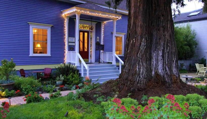 Olallieberry Inn Bed And Breakfast