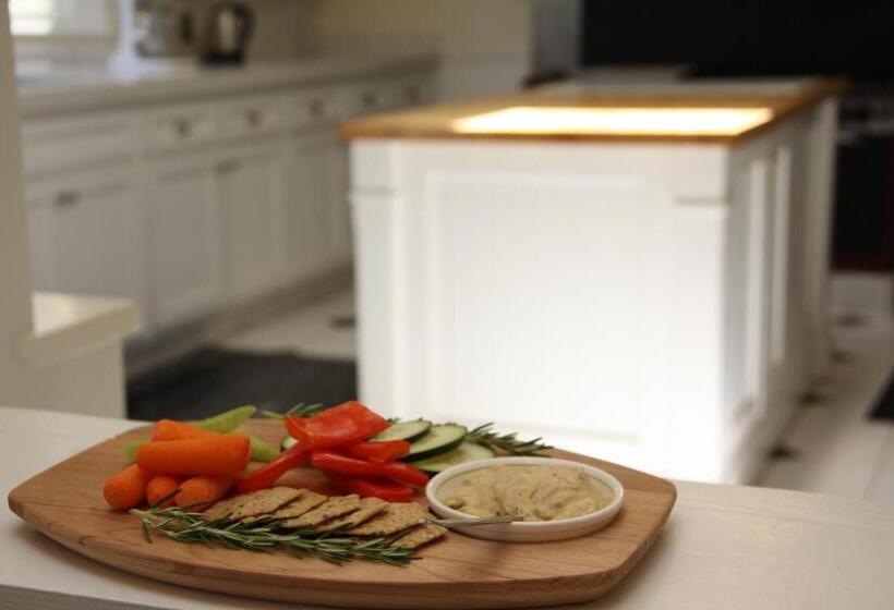 Olallieberry Inn Bed And Breakfast