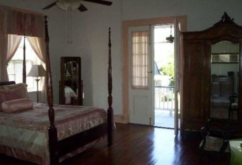 Old Castillo Bed And Breakfast