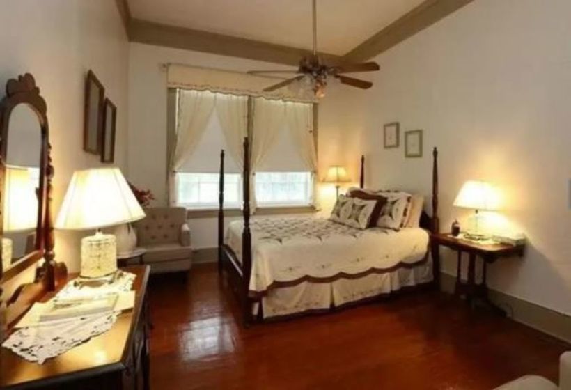 Old Castillo Bed And Breakfast