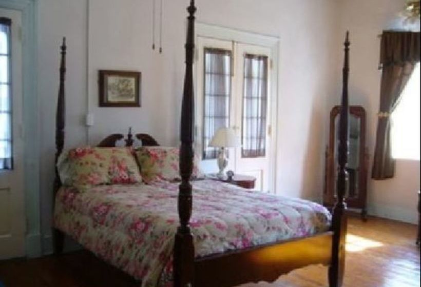 Old Castillo Bed And Breakfast