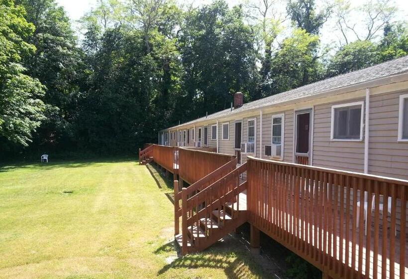 Olde Tavern Motel And Inn   Cape Cod