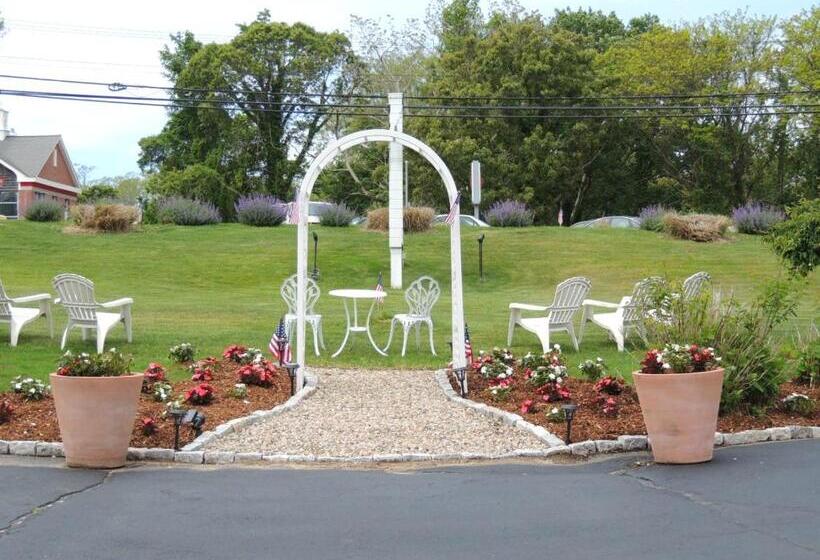 Olde Tavern Motel And Inn   Cape Cod