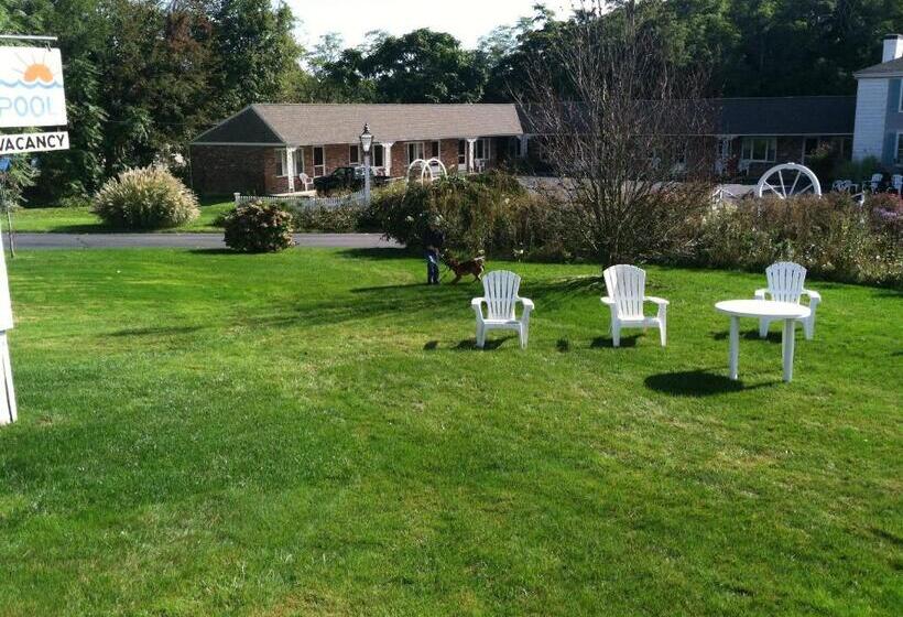 Olde Tavern Motel And Inn   Cape Cod