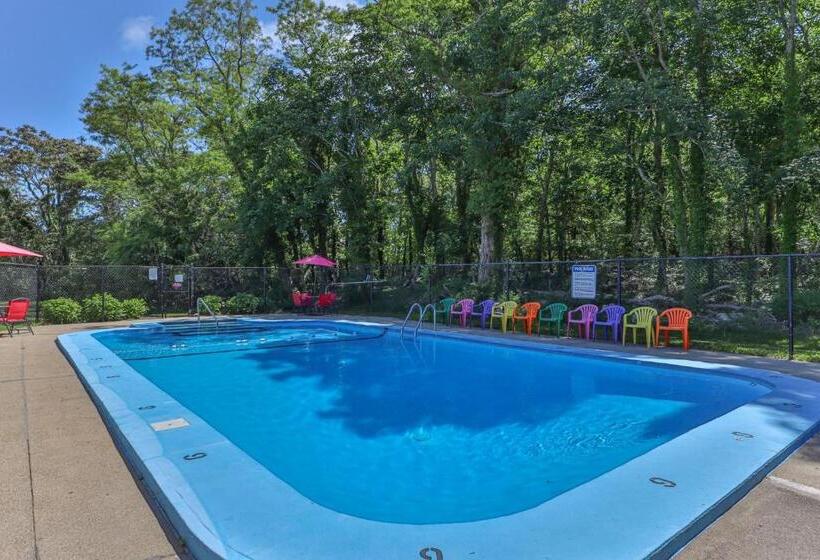 Olde Tavern Motel And Inn   Cape Cod