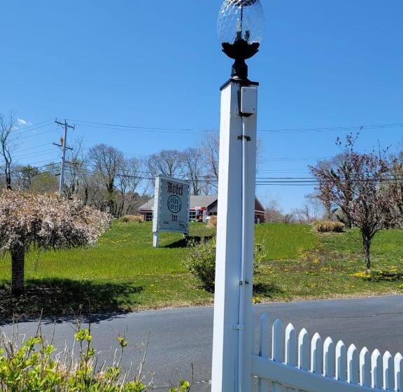 Olde Tavern Motel And Inn   Cape Cod