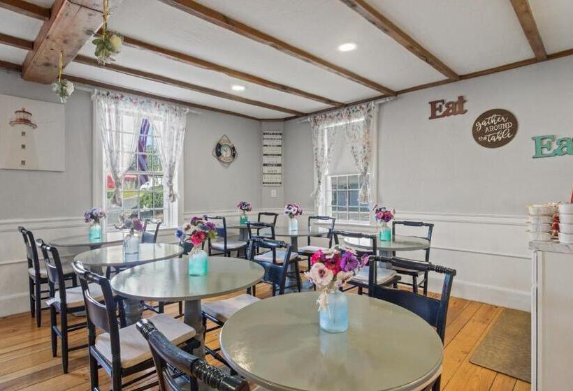 Olde Tavern Motel And Inn   Cape Cod