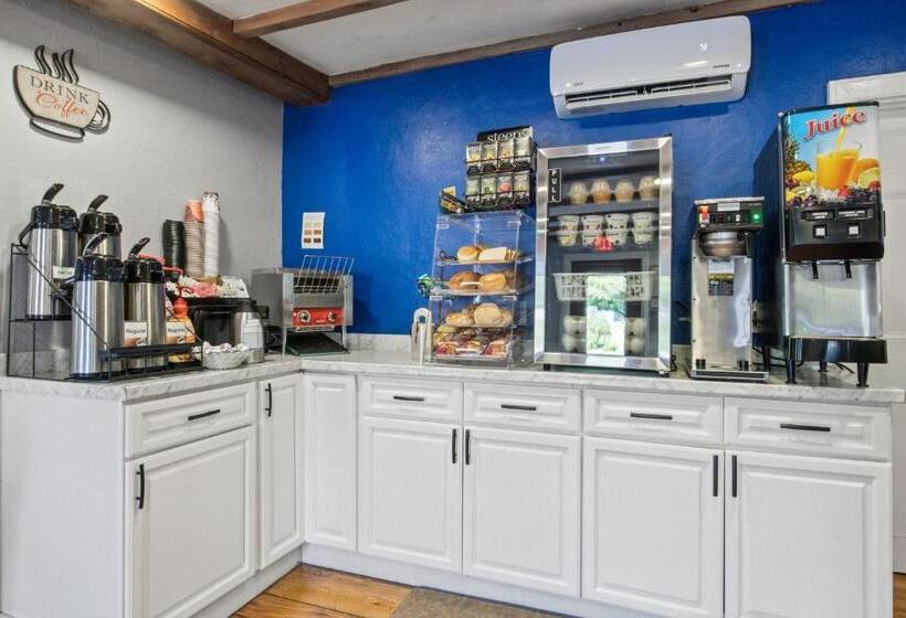 Olde Tavern Motel And Inn   Cape Cod