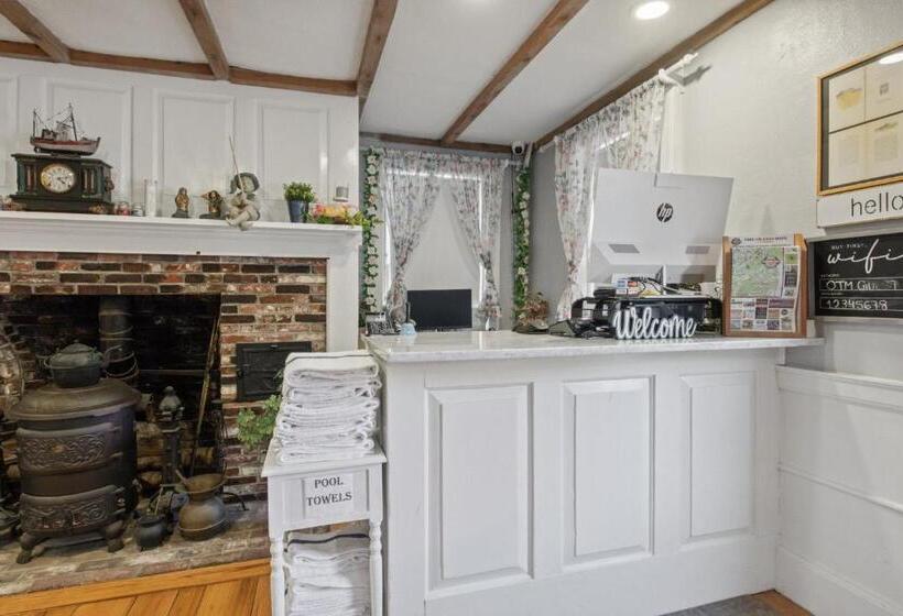 Olde Tavern Motel And Inn   Cape Cod