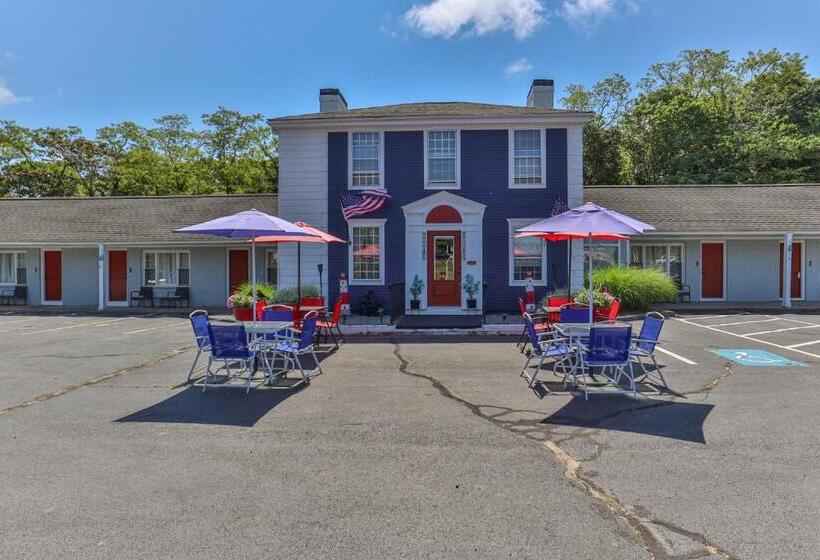 Olde Tavern Motel And Inn   Cape Cod