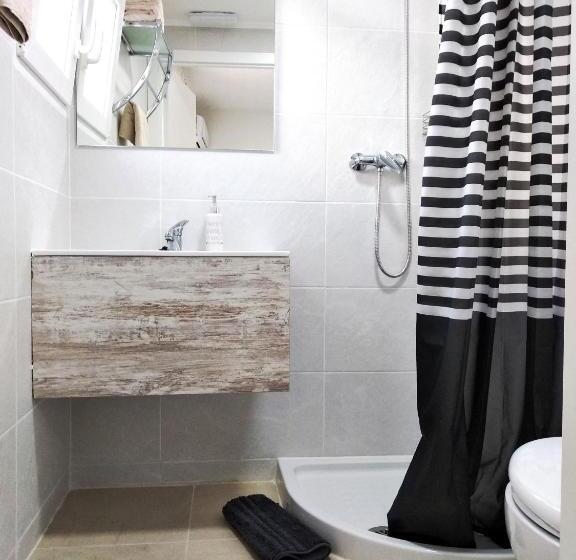 Golden Tower Pensión Auto Check In