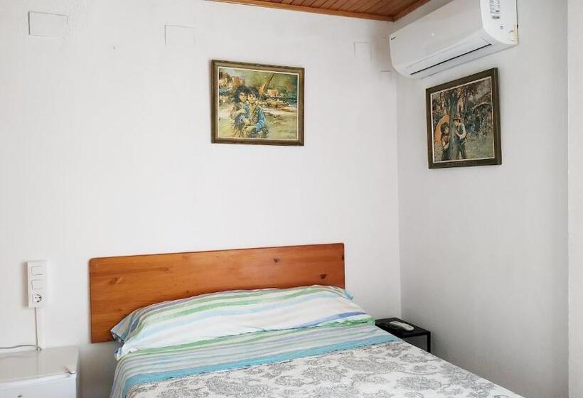 Golden Tower Pensión Auto Check In