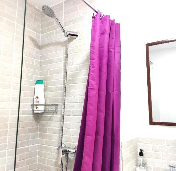 Golden Tower Pensión Auto Check In