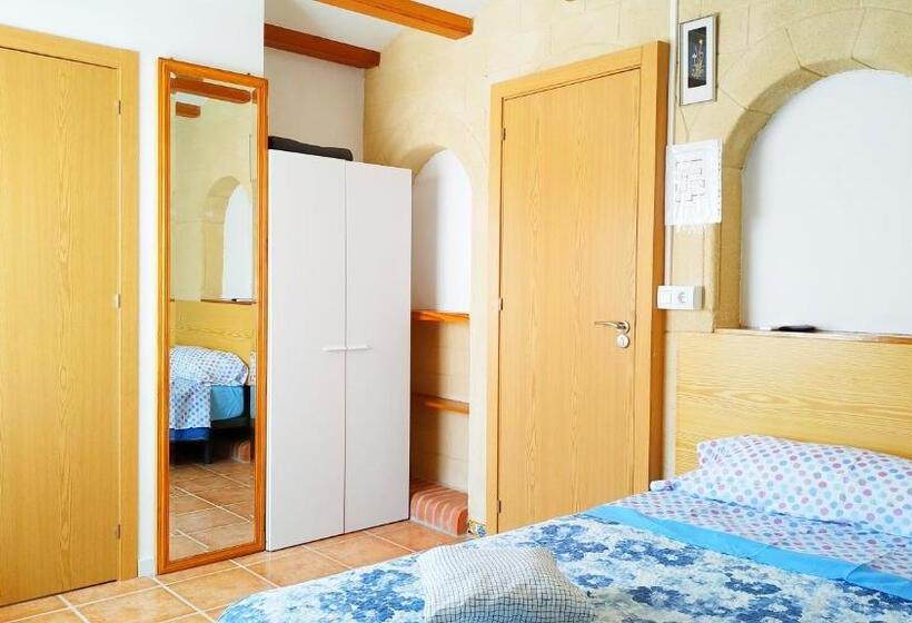 Golden Tower Pensión Auto Check In