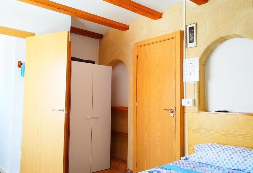 Golden Tower Pensión Auto Check In