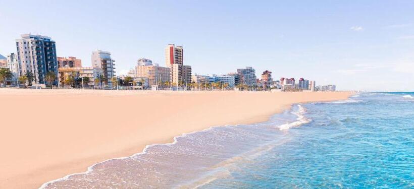 Golden Tower Pensión Auto Check In