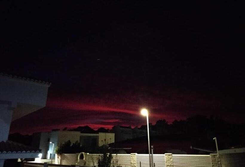 Golden Tower Pensión Auto Check In