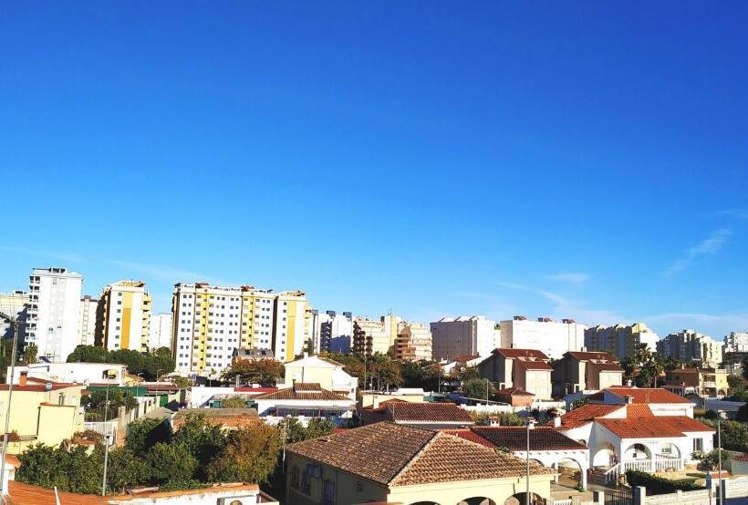 Golden Tower Pensión Auto Check In