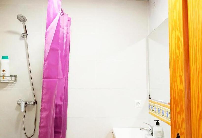 Golden Tower Pensión Auto Check In