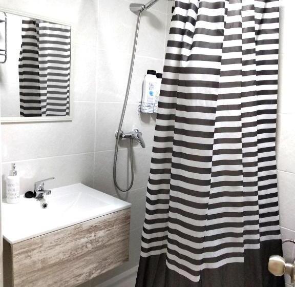 Golden Tower Pensión Auto Check In